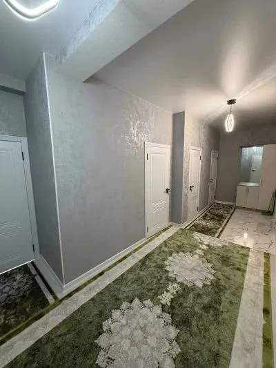 3-комн. квартира, 4 этаж, 100м², 102 мкр