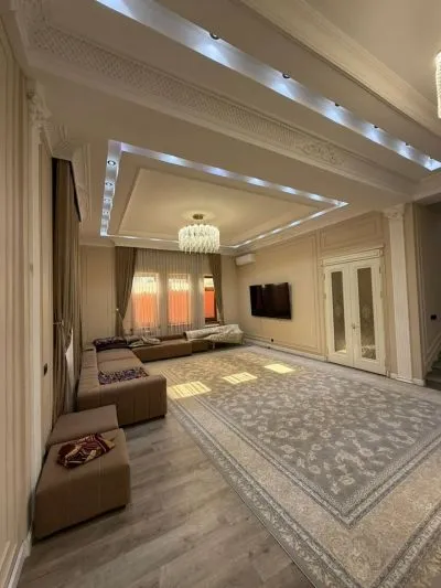 3-этажный, 12 комнатный дом, 700 м², колхози Россия