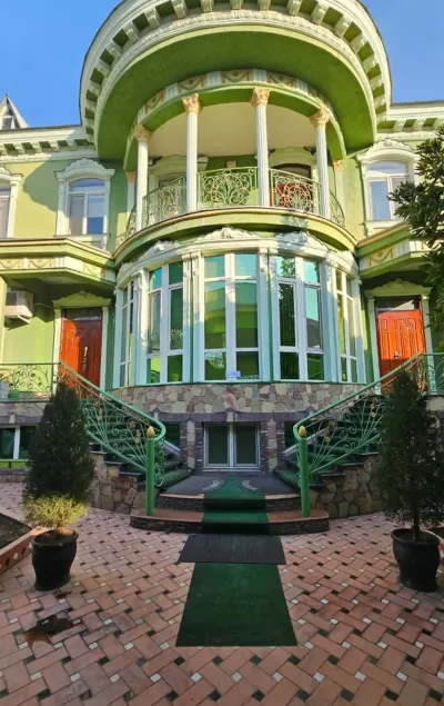 3-этажный, 16 комнатный дом, 900 м², Шохмансур