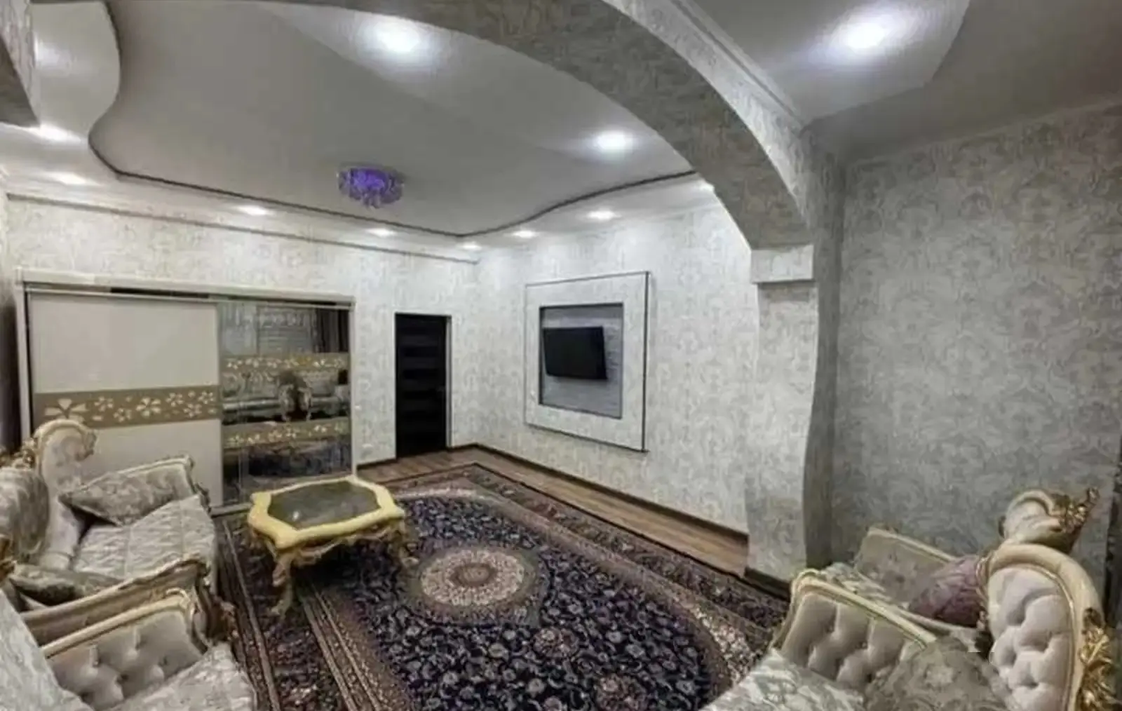 2-комн. квартира, 10 этаж, 60м², голубой экран
