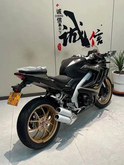 Мотоцикл Dugati 400 cc
