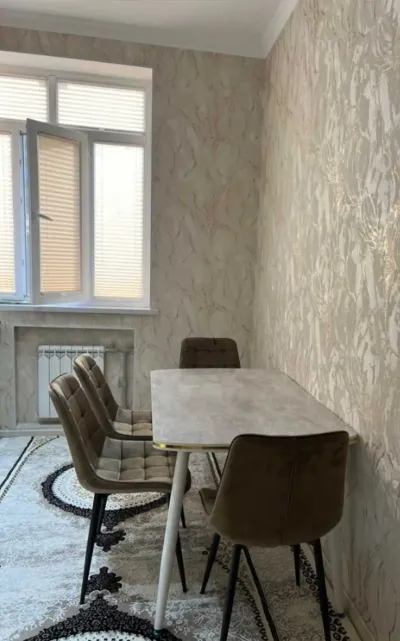 Стол и стулья