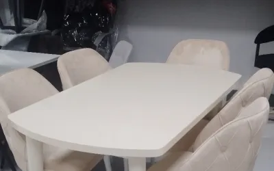 Стол и стулья