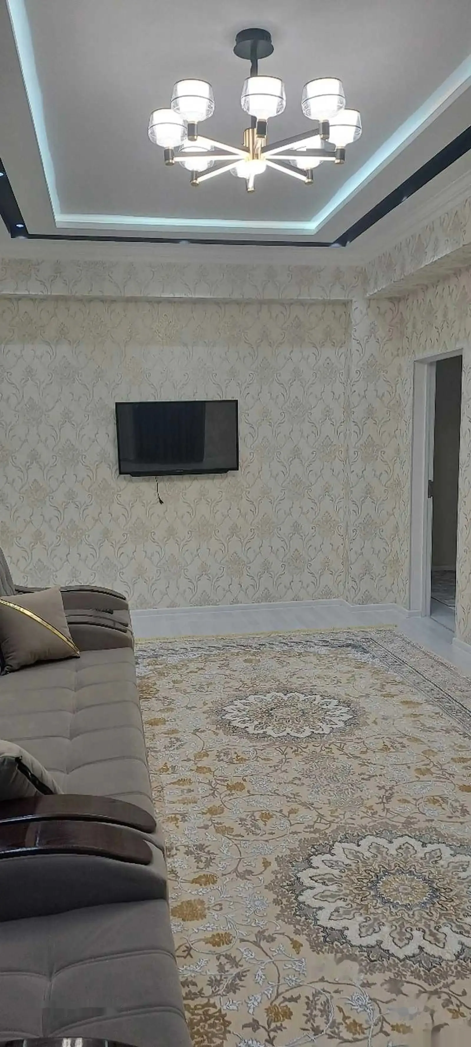 2-комн. квартира, 13 этаж, 75м², Голубой экран