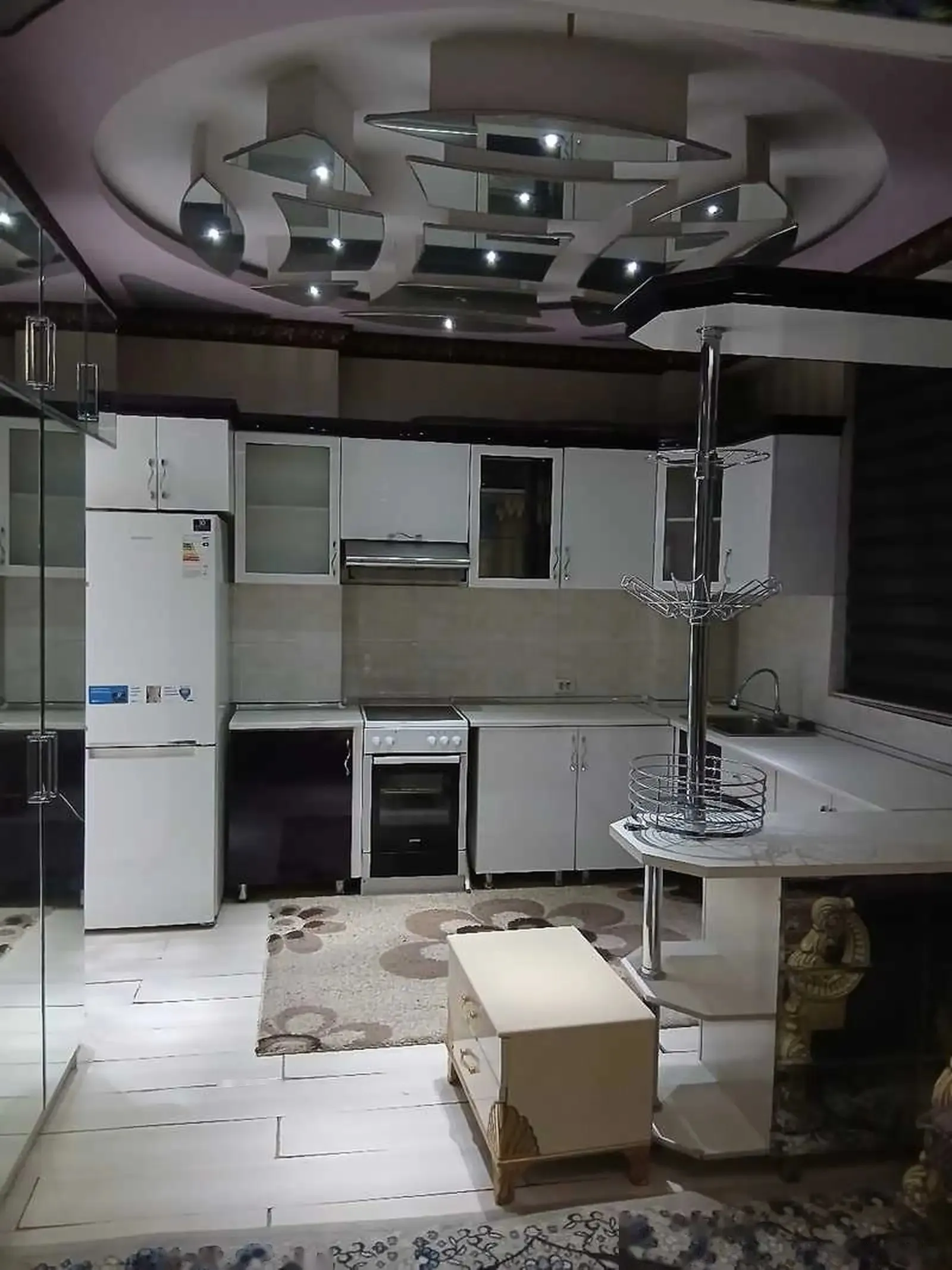 2-комн. квартира, 3 этаж, 62м², чорахаи чал чам