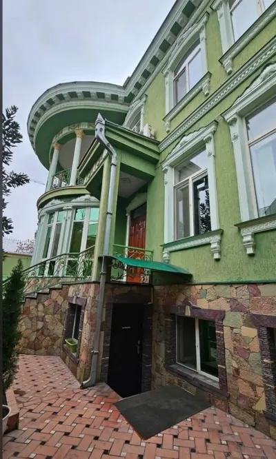 3-этажный, 16 комнатный дом, 900 м², Шохмансур