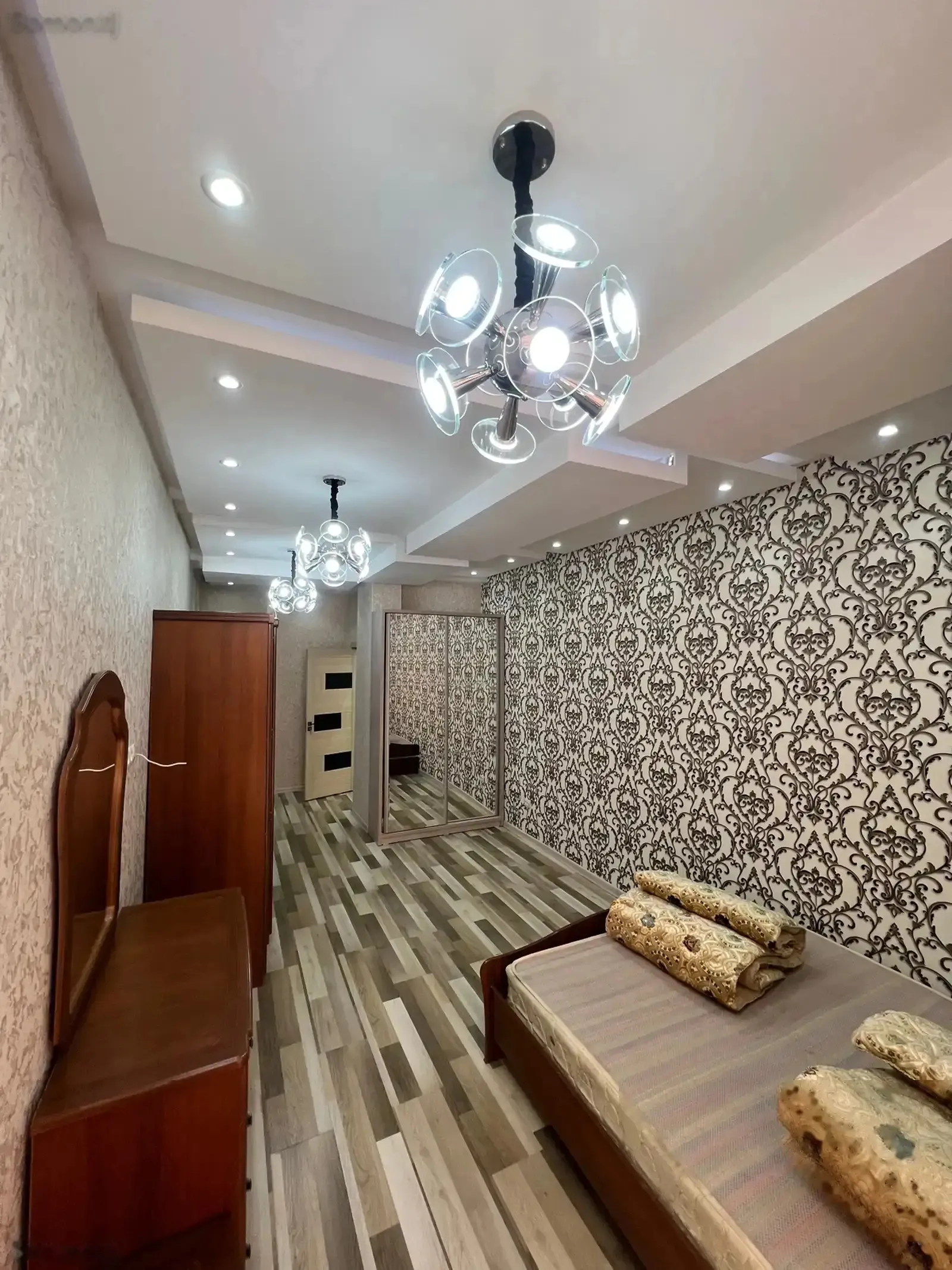 2-комн. квартира, 4 этаж, 97м², Шестопалов 2/3, ориентир Казинои Саидшох, доми Д/З Би 1 маркет