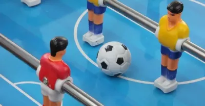 Игровой набор 2-в-1, включающий аэрохоккей и футбол