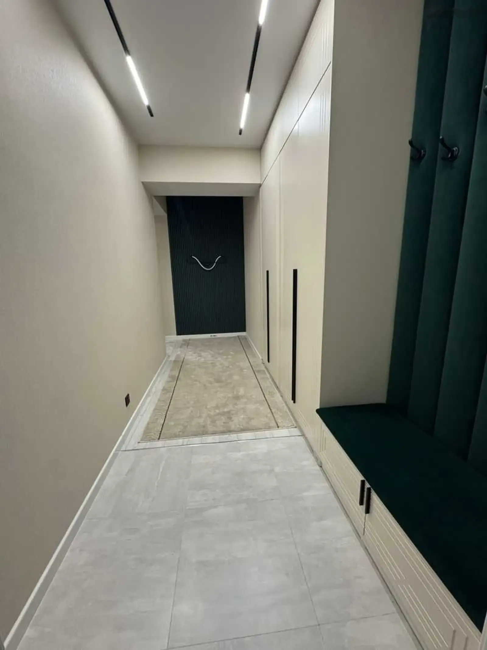 3-комн. квартира, 16 этаж, 90м², Шоҳмансур, Айнӣ, Танка