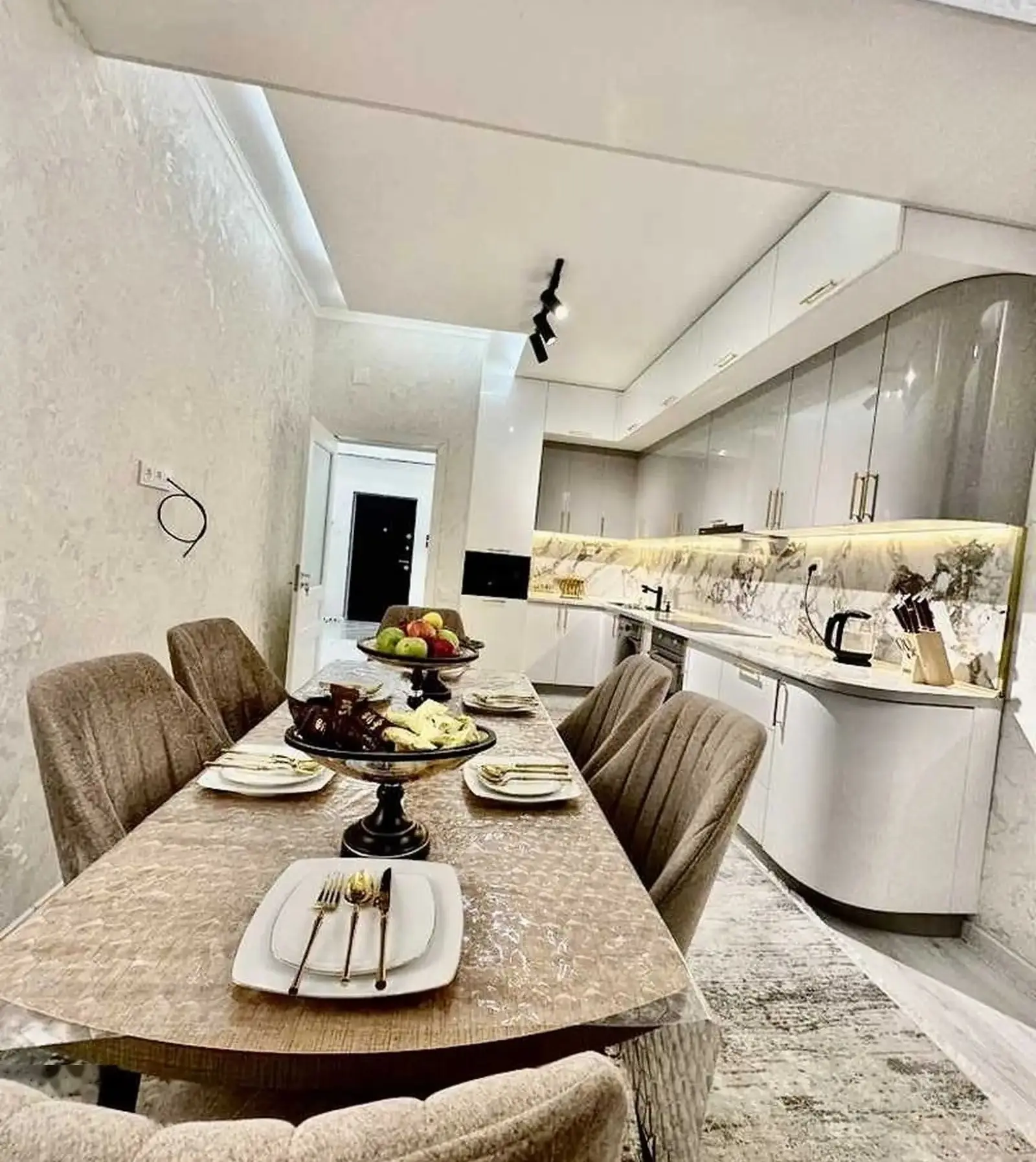3-комн. квартира, 14 этаж, 100м², Шохмансур
