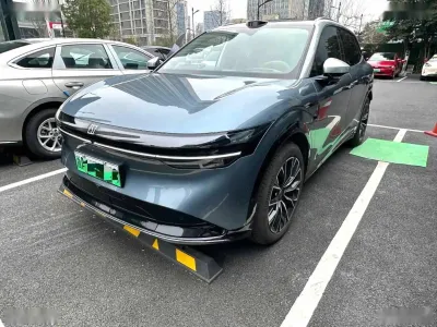 Zeekr 7X, 2025