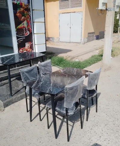Стол и стулья