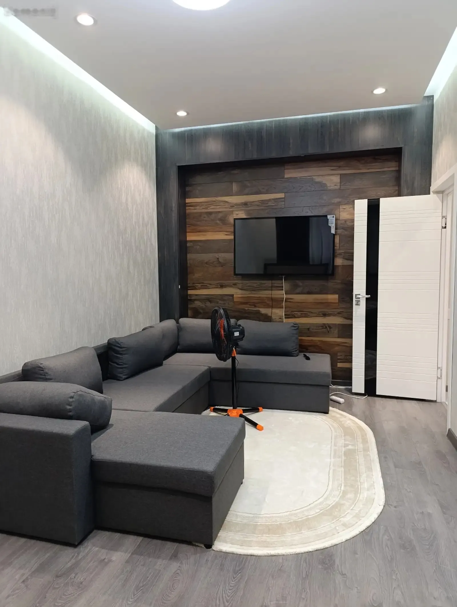 1-комн. квартира, 15 этаж, 60 м², Голубой экран