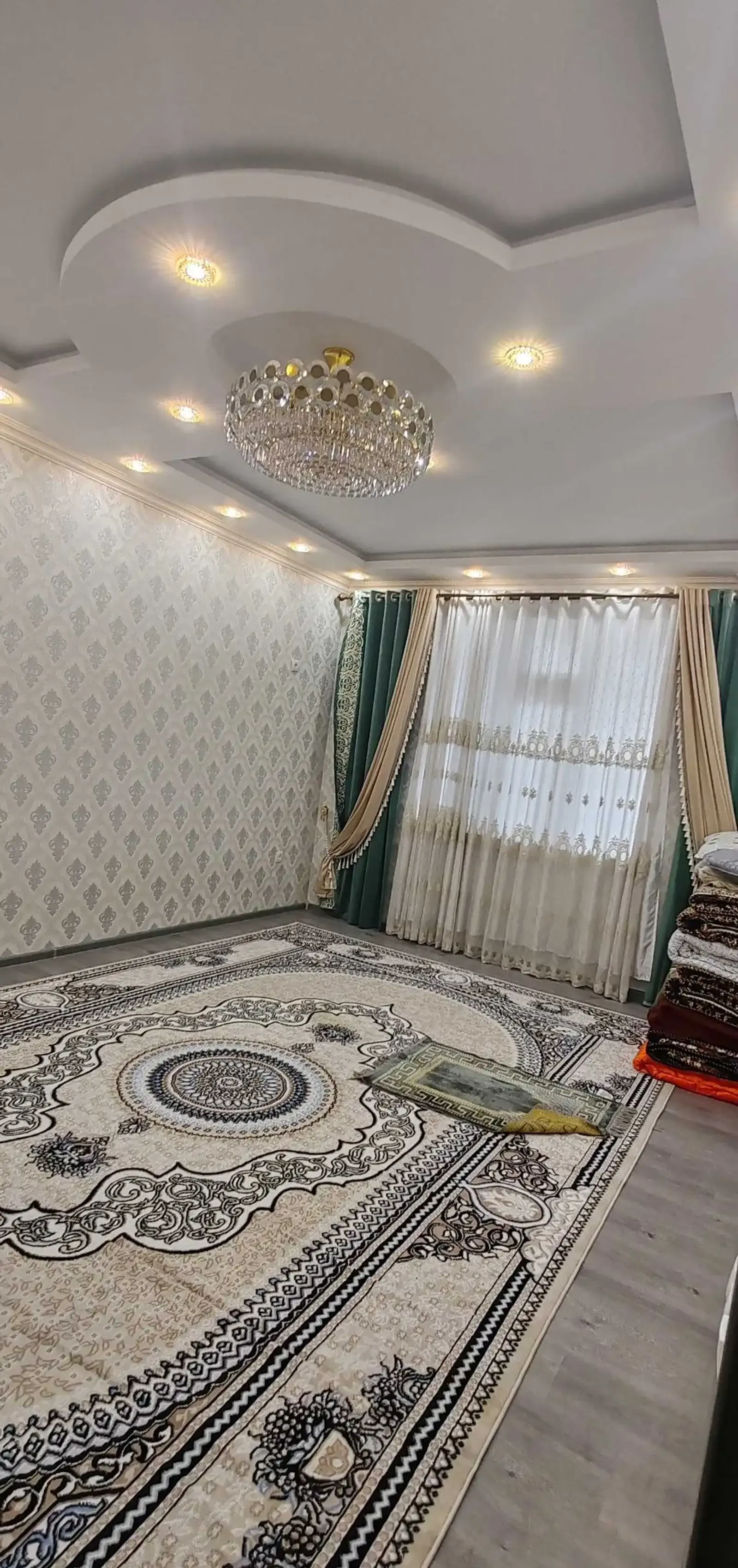 3-комн. квартира, 2 этаж, 90 м², Фирдавси