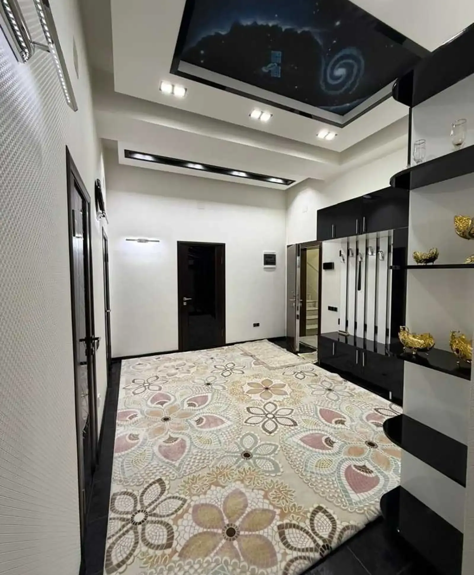 3-комн. квартира, 1 этаж, 155м², Сафо