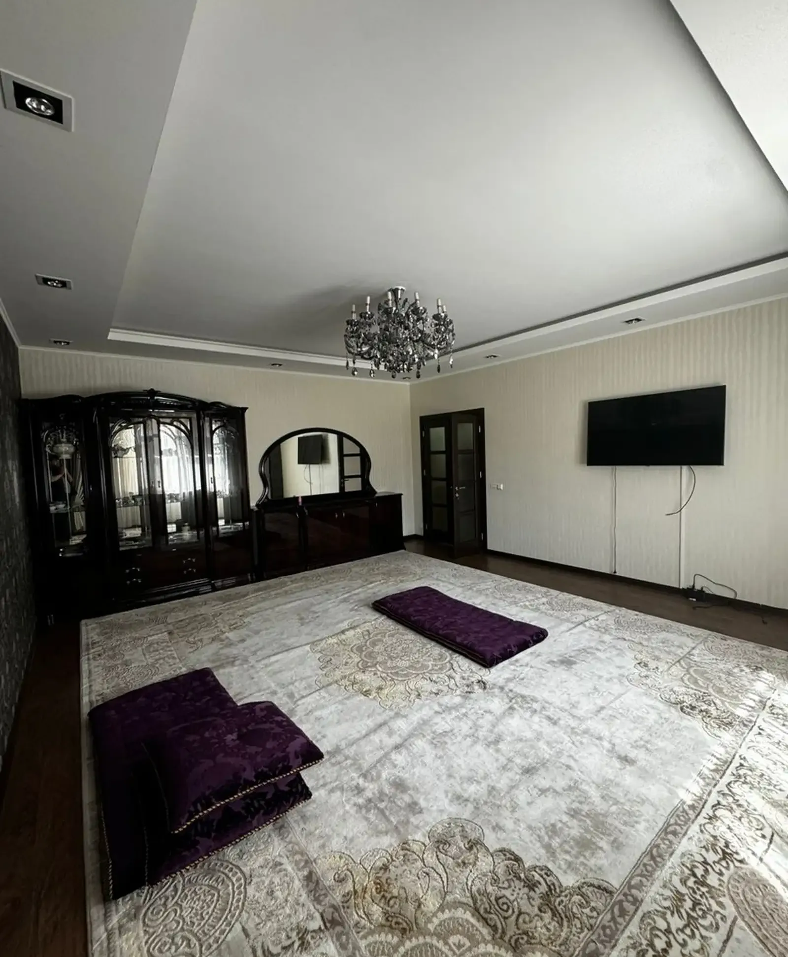 3-комн. квартира, 3 этаж, 102м², Рестарании Шаҳри сабз