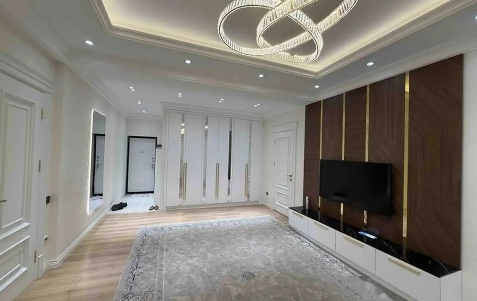 3-комн. квартира, 5 этаж, 130м², И.Сомони