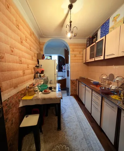 3-комн. квартира, 4 этаж, 60 м², 84 мкр, сзади Ресторан Тайга