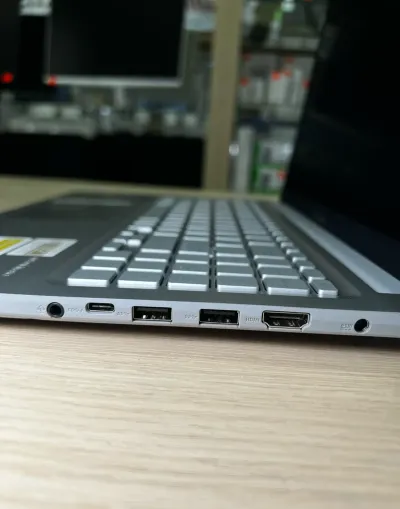 Ноутбук Asus Vivobook core i5 16/SSD512GB