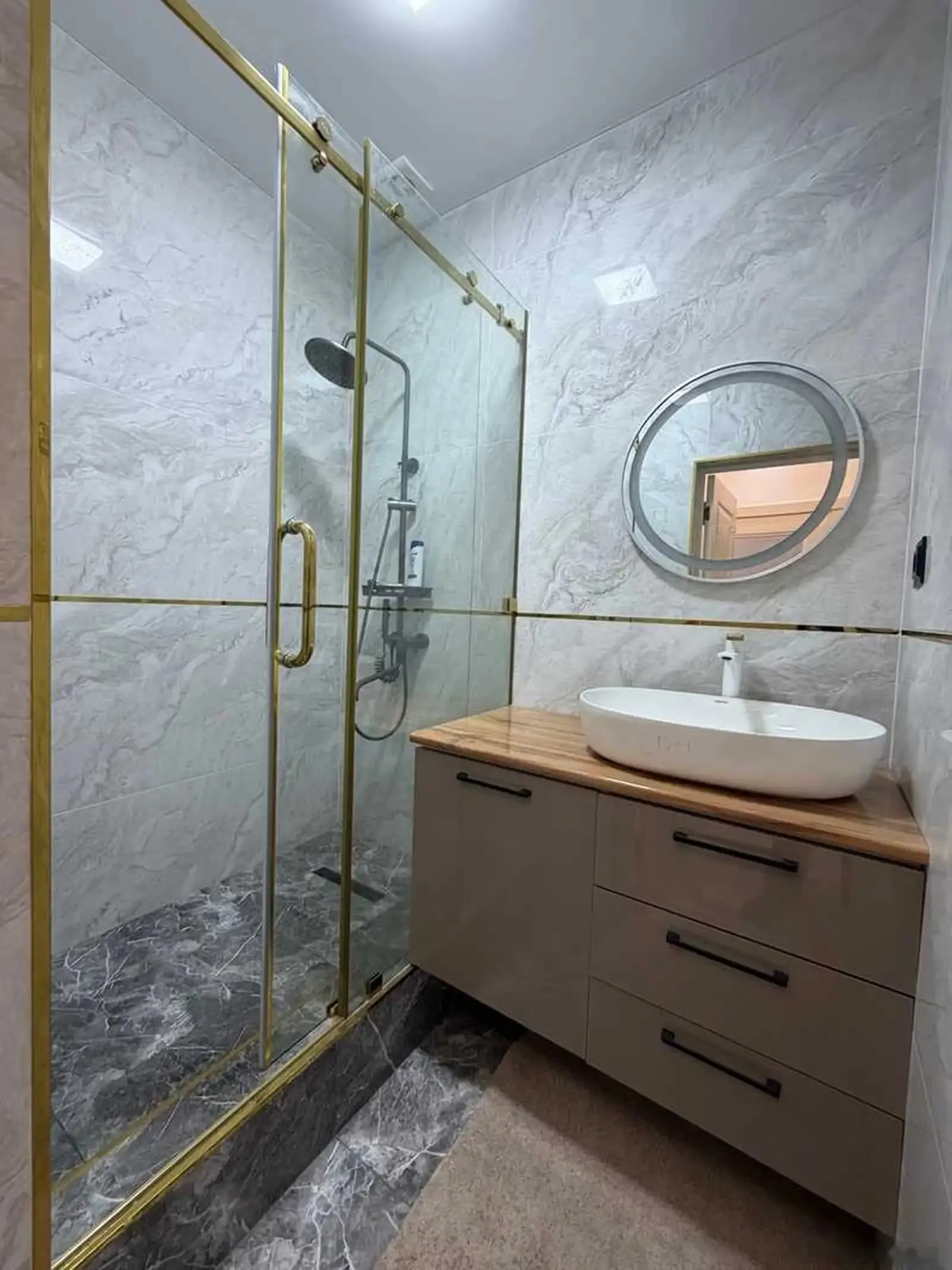 1-комн. квартира, 11 этаж, 48 м², голубой экран