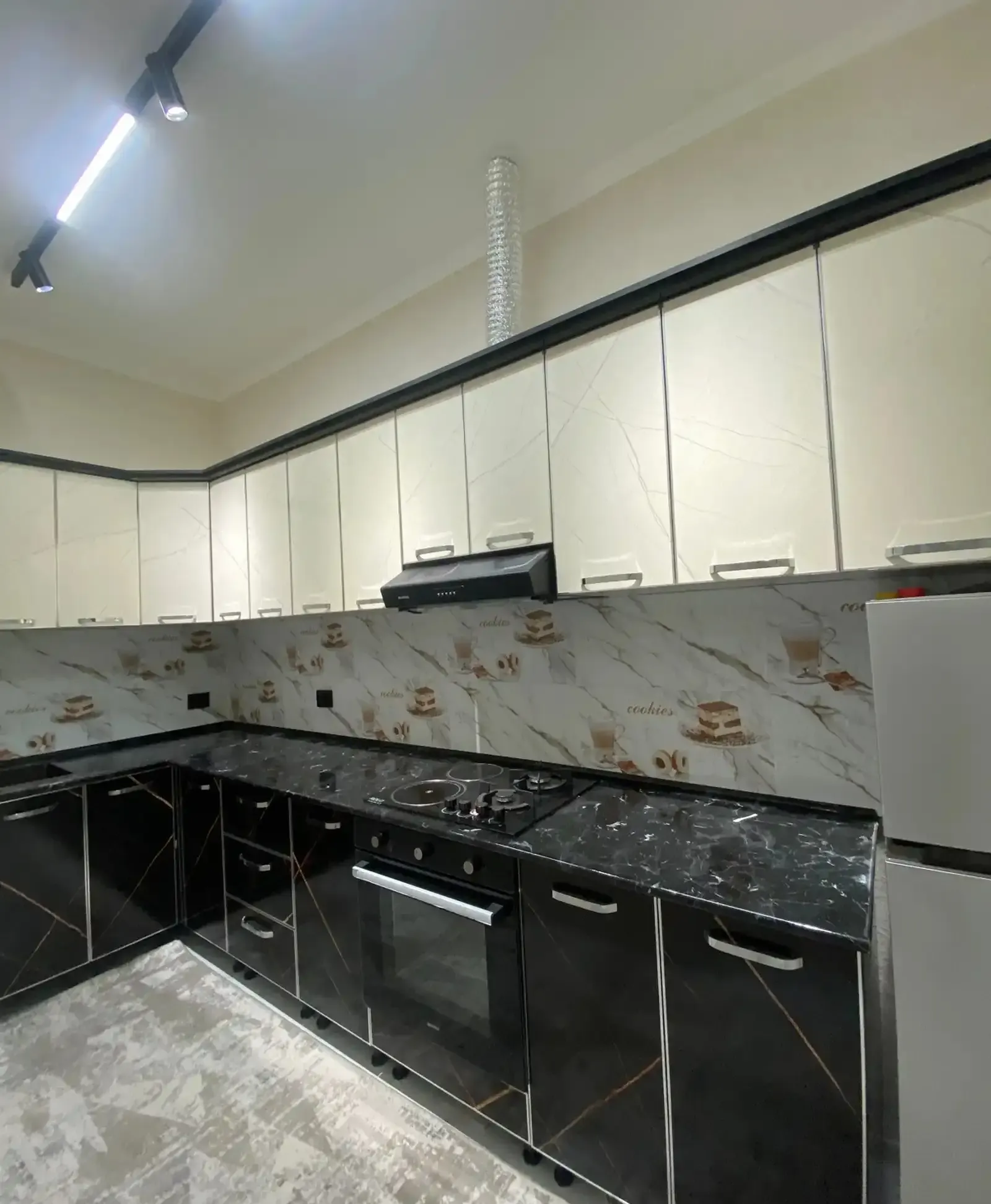 2-комн. квартира, 10 этаж, 80м², 112 МКР ПАЙКАР