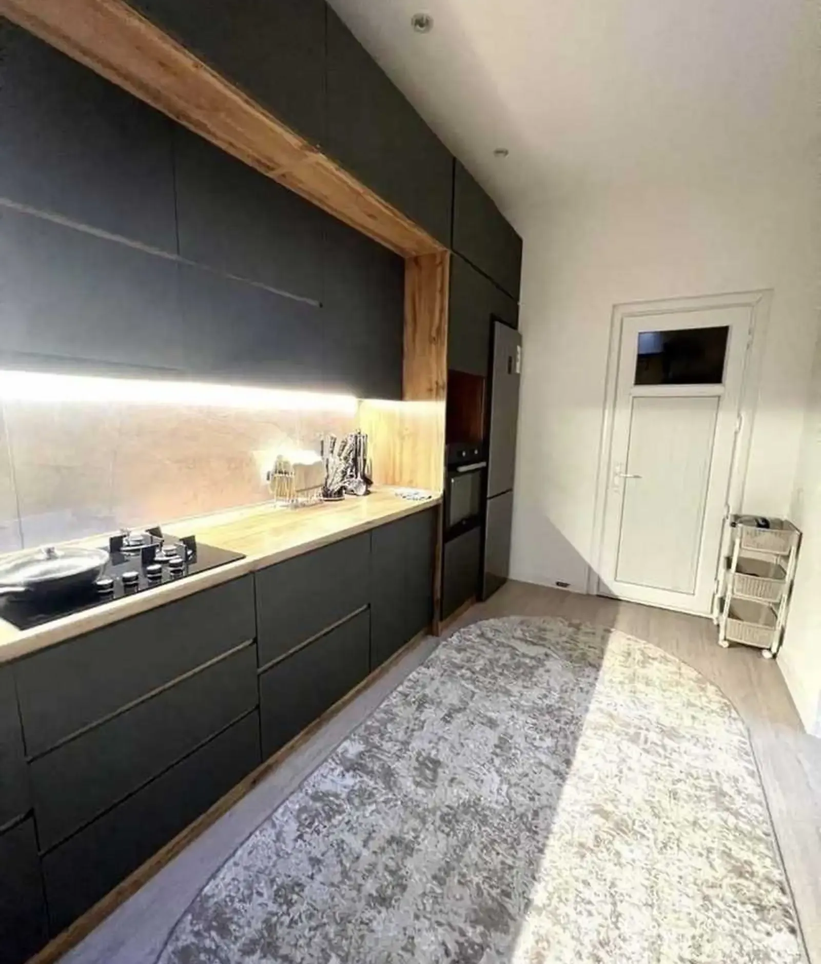 4-комн. квартира, 9 этаж, 200м², Садбарг, доми Гелос