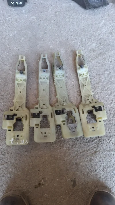Крепление ручки двери Hyundai Sonata Y20