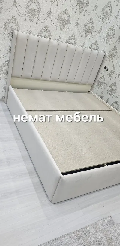 Двуспальная кровать