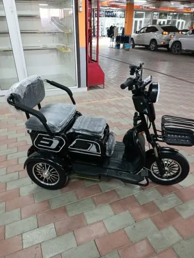 Трёхколёсный скутер