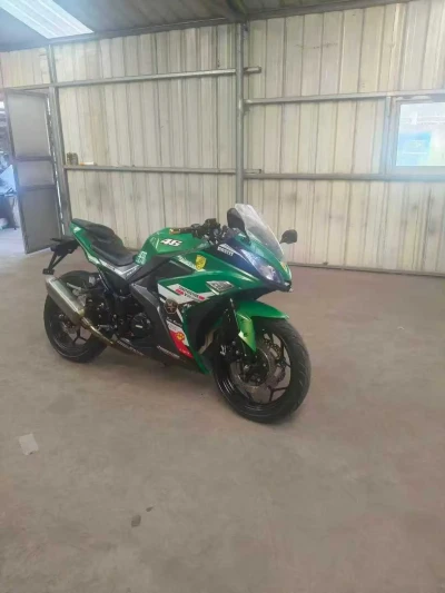 Мотоцикл Kawasaki 200 cc