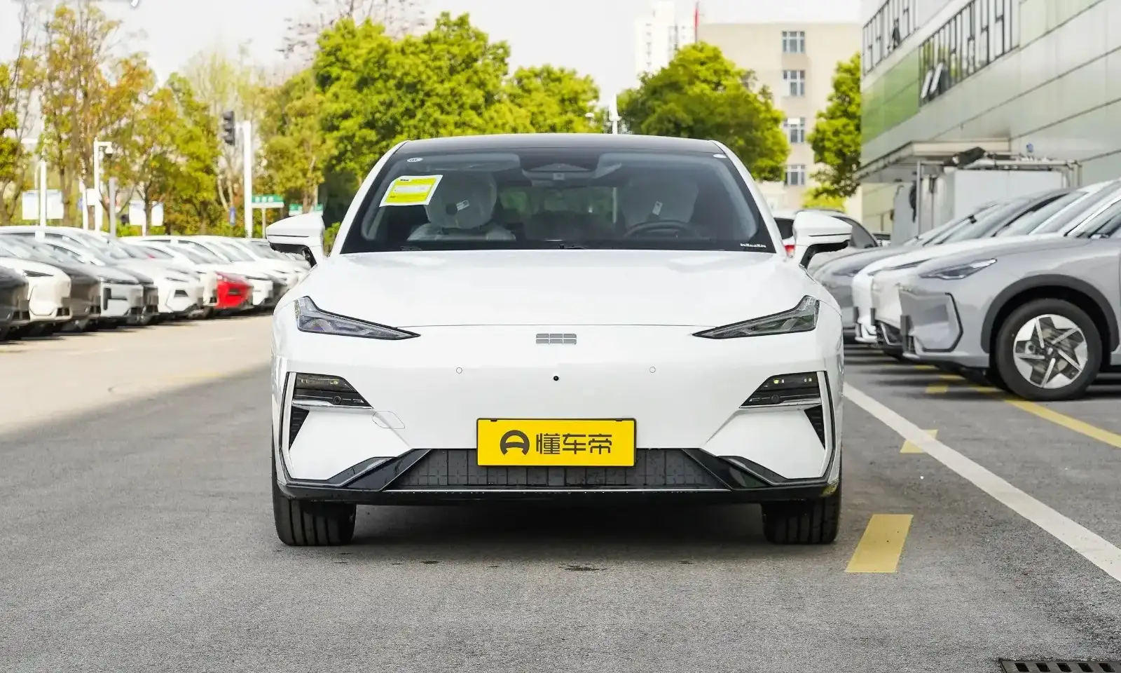 Geely Galaxy E8,