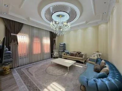 4-этажный, 16 комнатный дом, 710 м², Колхози Россия