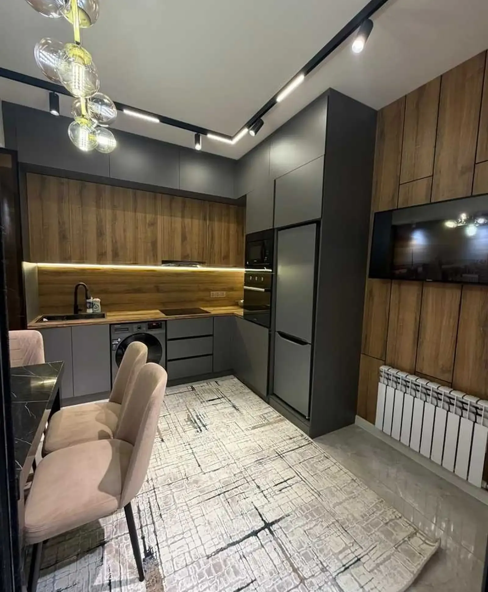 2-комн. квартира, 7 этаж, 82м², Голубой экран