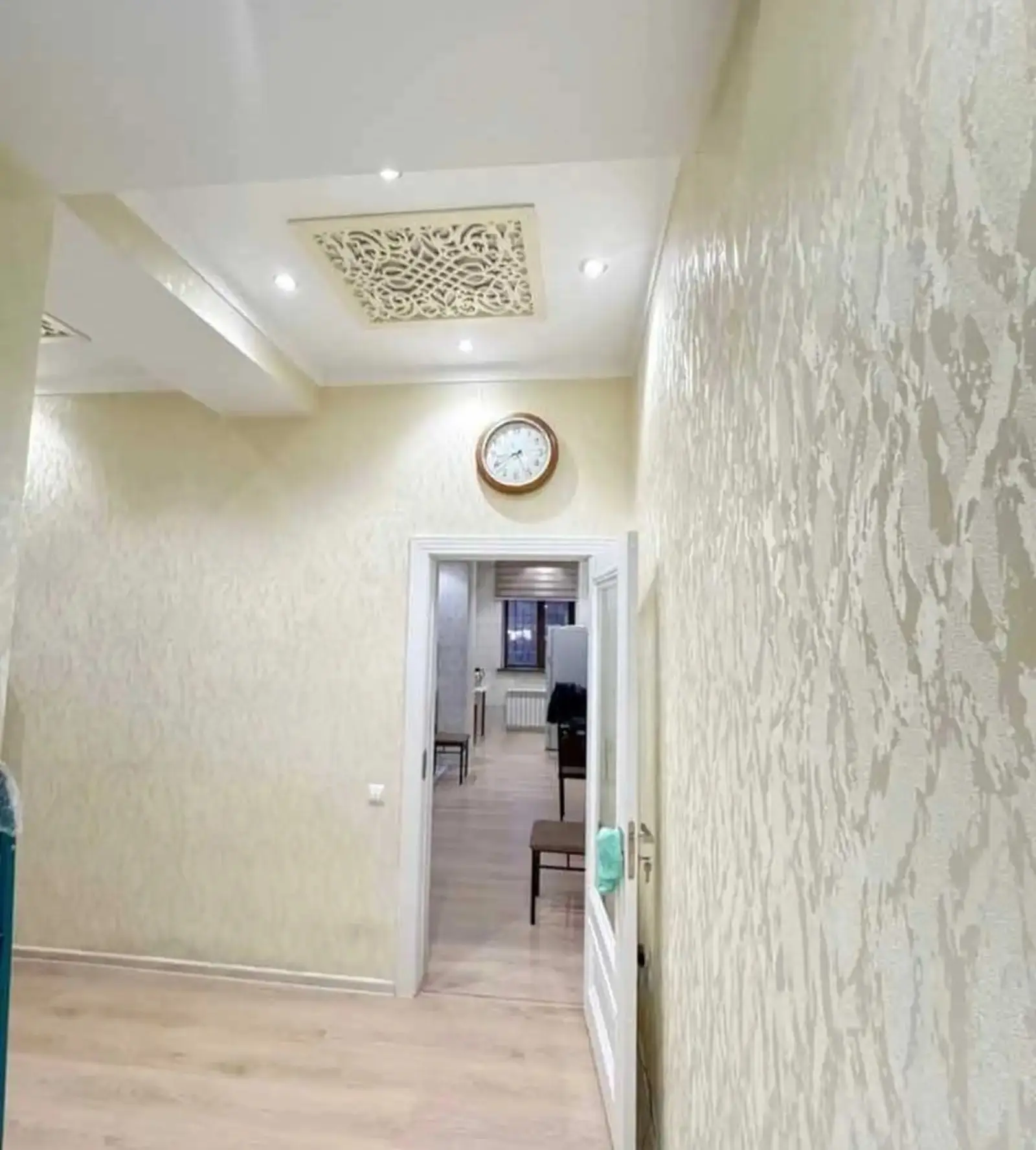 3-комн. квартира, 2 этаж, 105м², Сино