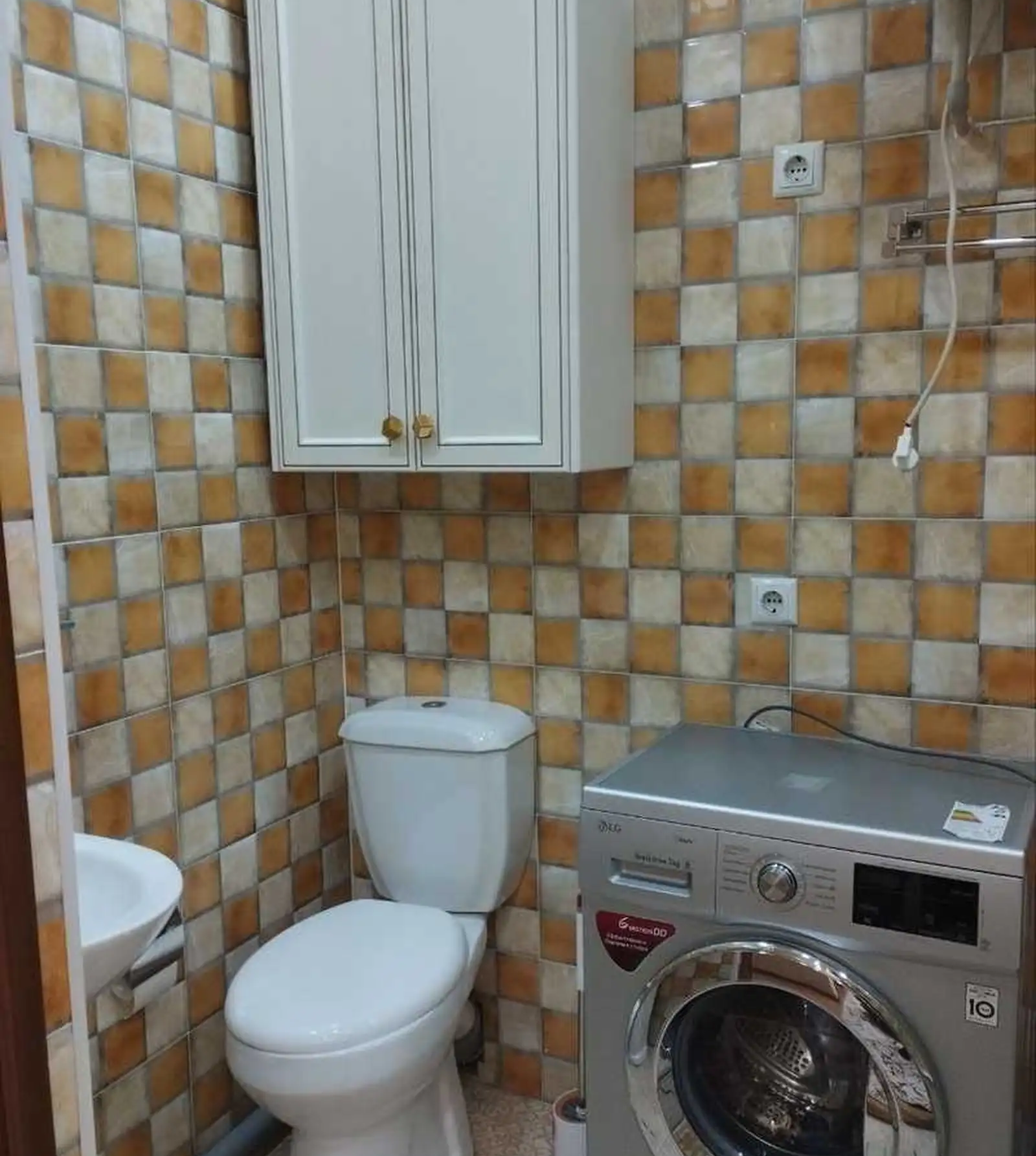 2-комн. квартира, 16 этаж, 60м², Шохмансур Ру баруи Садбарг дом книжный мир Гелос