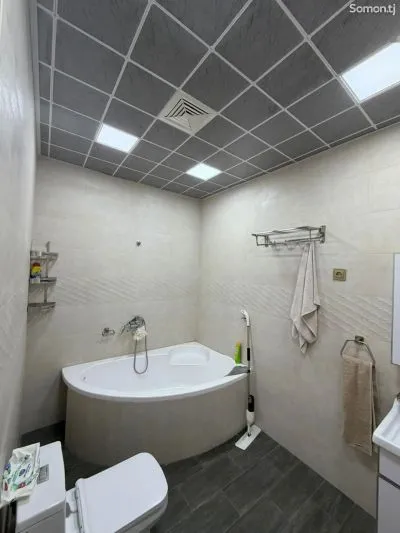 3-этажный, 12 комнатный дом, 700 м², колхози Россия