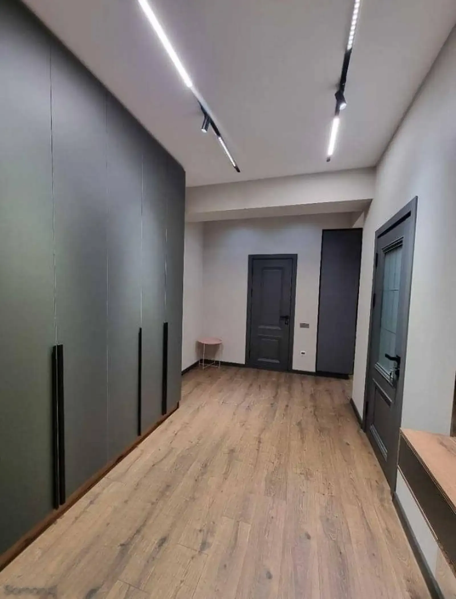 2-комн. квартира, Цокольный этаж, 63м², 18 микрорайон
