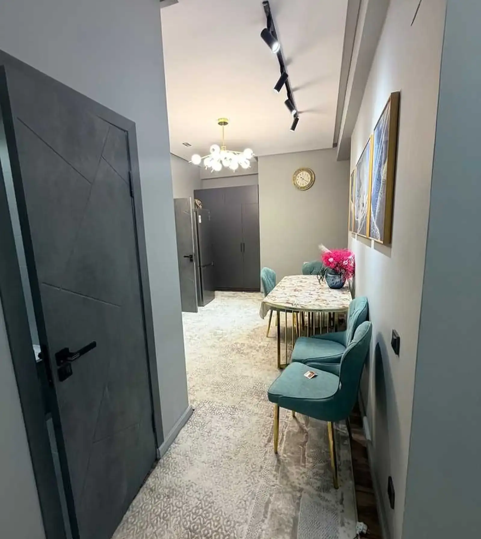 2-комн. квартира, 6 этаж, 68м², сино