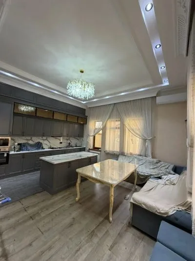 3-этажный, 12 комнатный дом, 700 м², колхози Россия