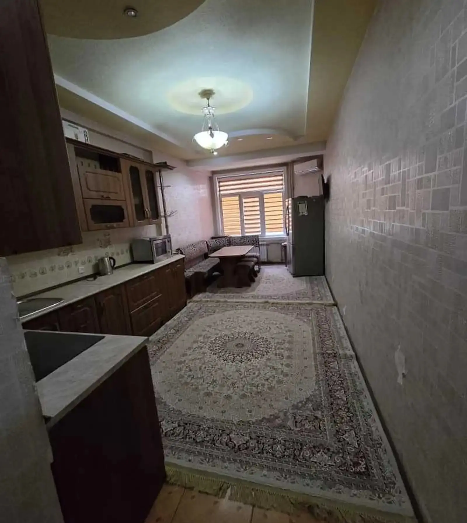 3-комн. квартира, 2 этаж, 130м², роддом