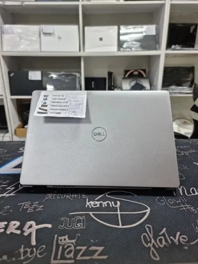 Ноутбук DELL i5 10th RAM8GB DDR4 SSD 256GB видеокарта UHD