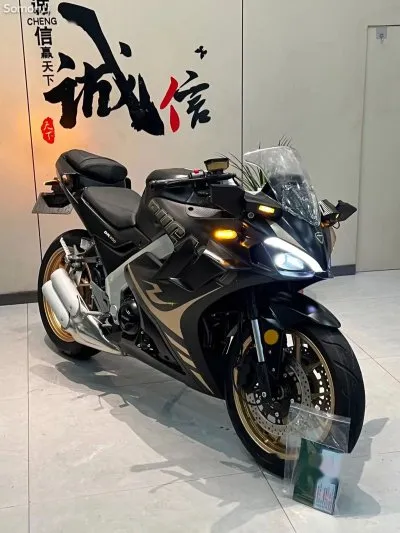 Мотоцикл Dugati 400 cc