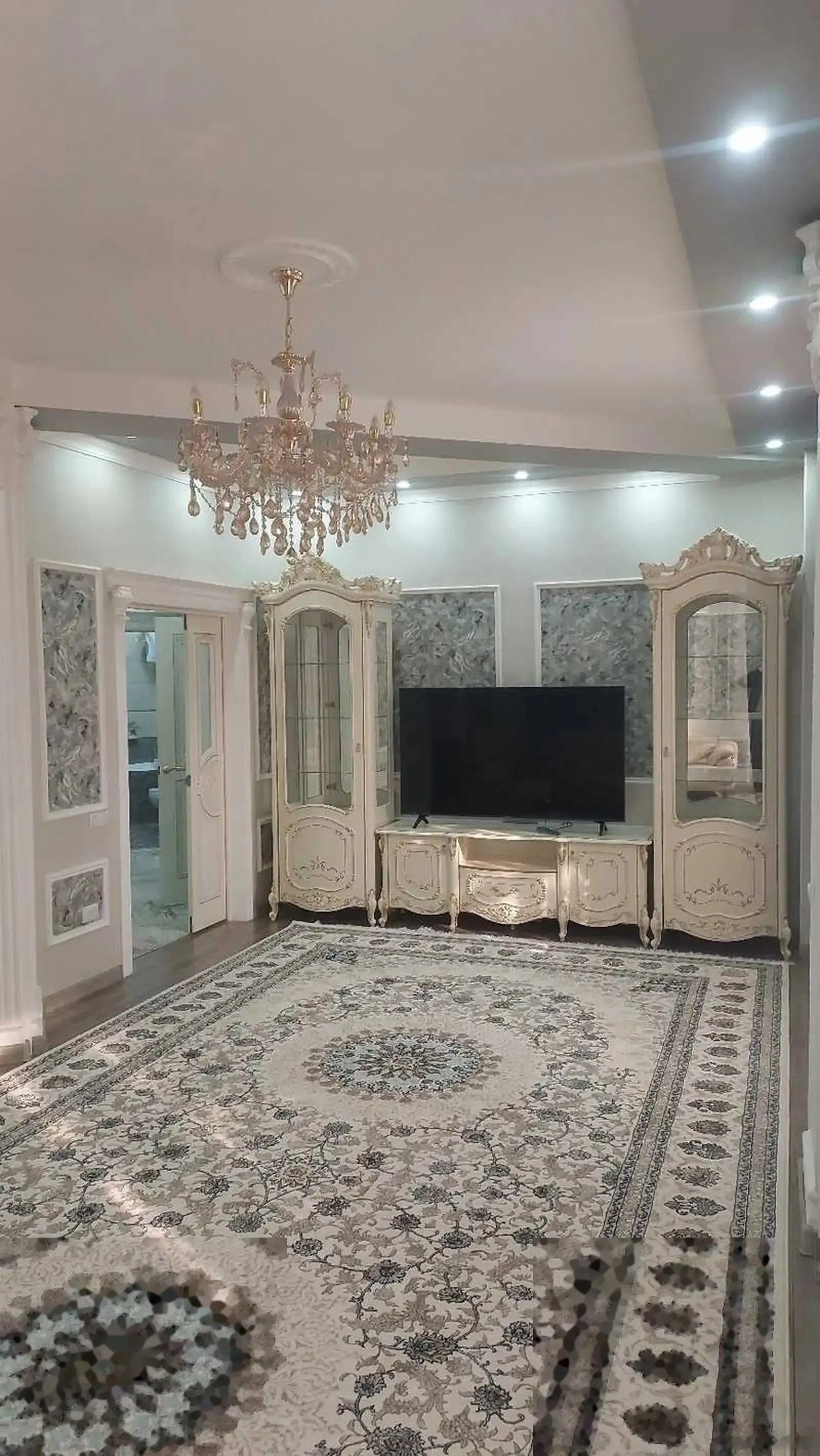 3-комн. квартира, 6 этаж, 140м², И Сомони, Овир, Дом Пули Сангин, Ёвар