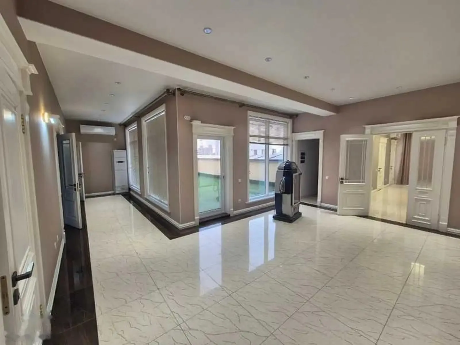 4-комн. квартира, 16 этаж, 230м², Шохмансур
