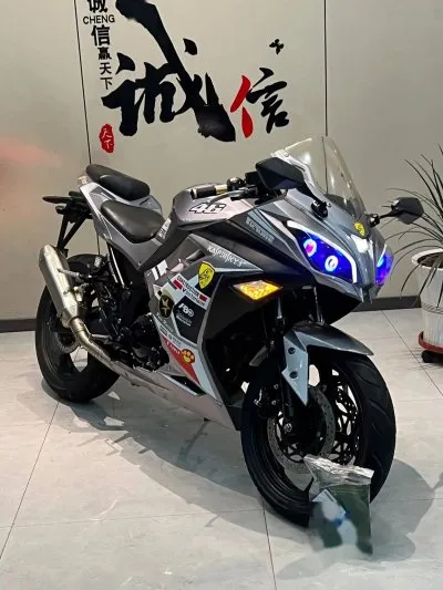 Мотоцикл Kawasaki 400 cc