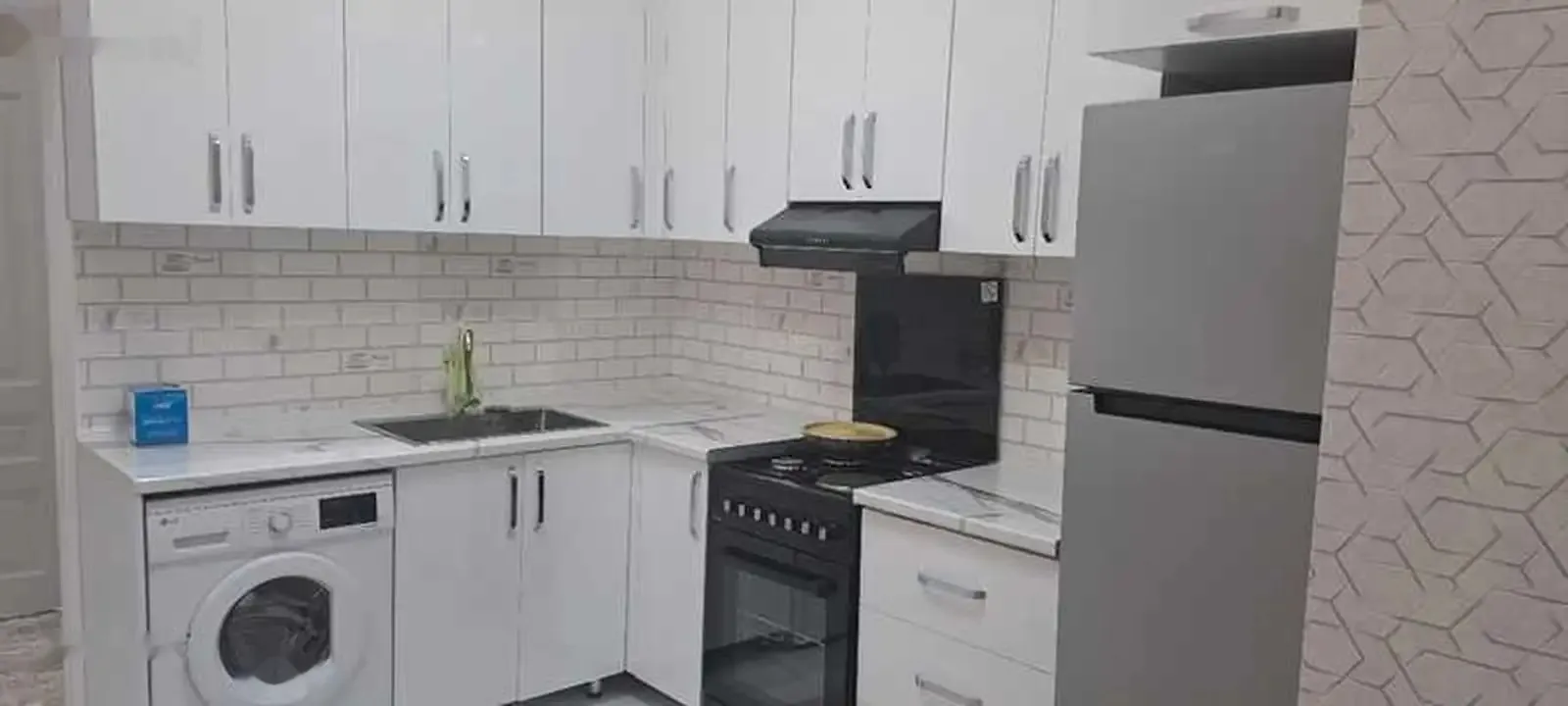 2-комн. квартира, 13 этаж, 75м², Голубой экран