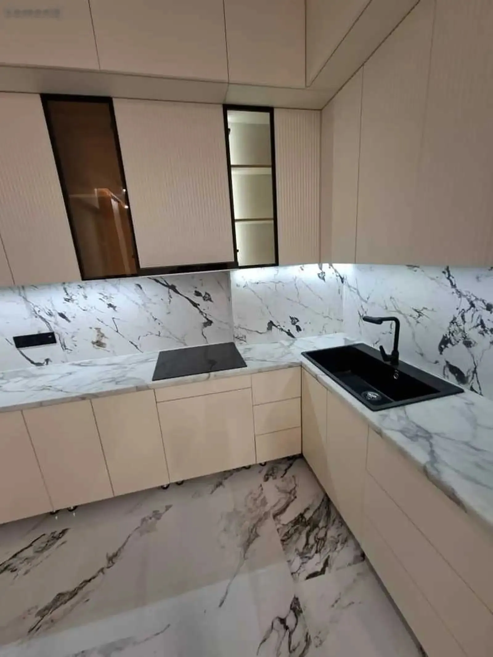 3-комн. квартира, 16 этаж, 87м², пайкари голубой экран