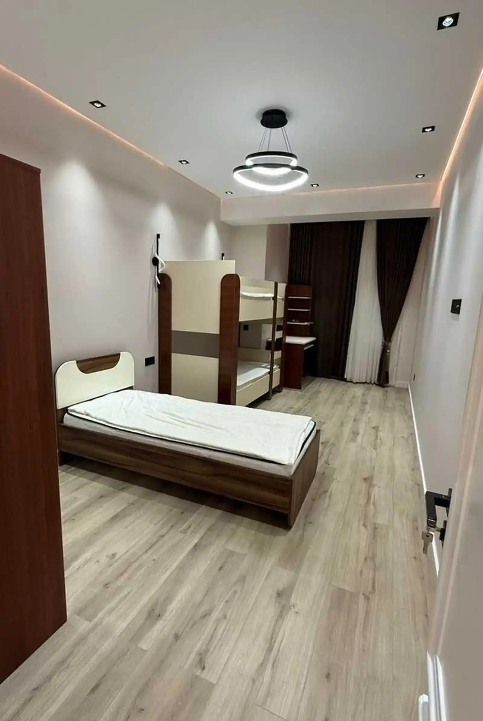 3-комн. квартира, 5 этаж, 124м², шохмансур
