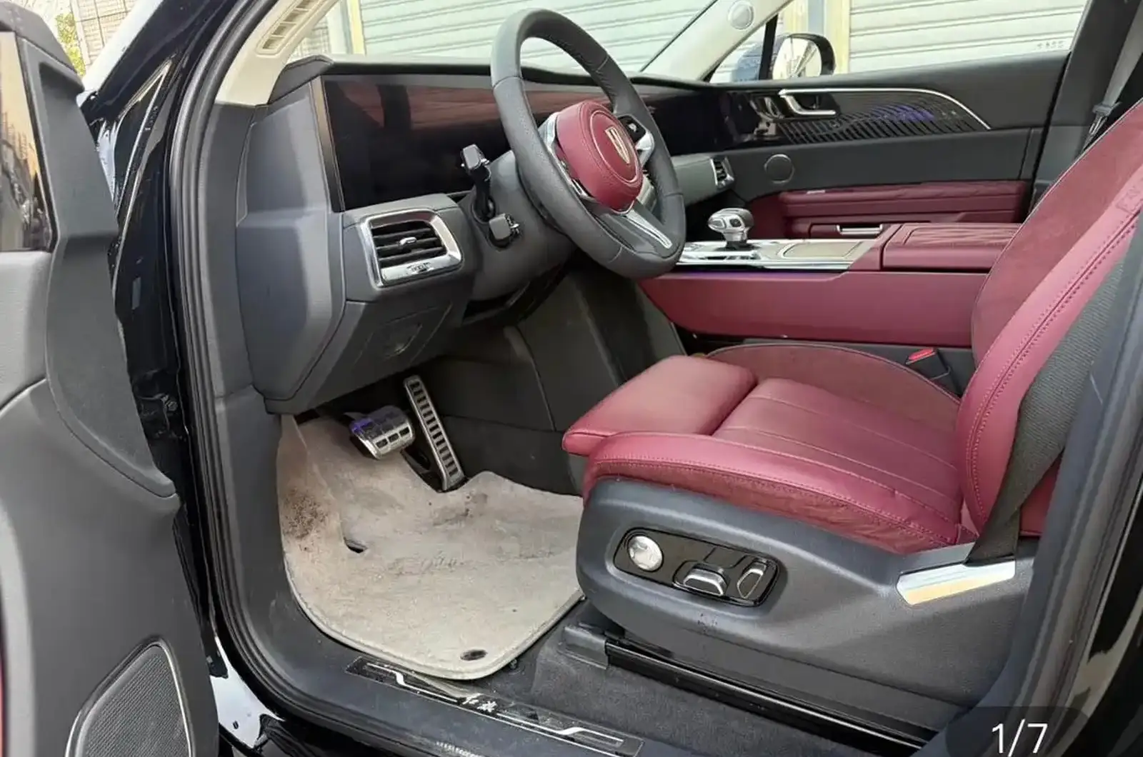 Hongqi E-HS9,
