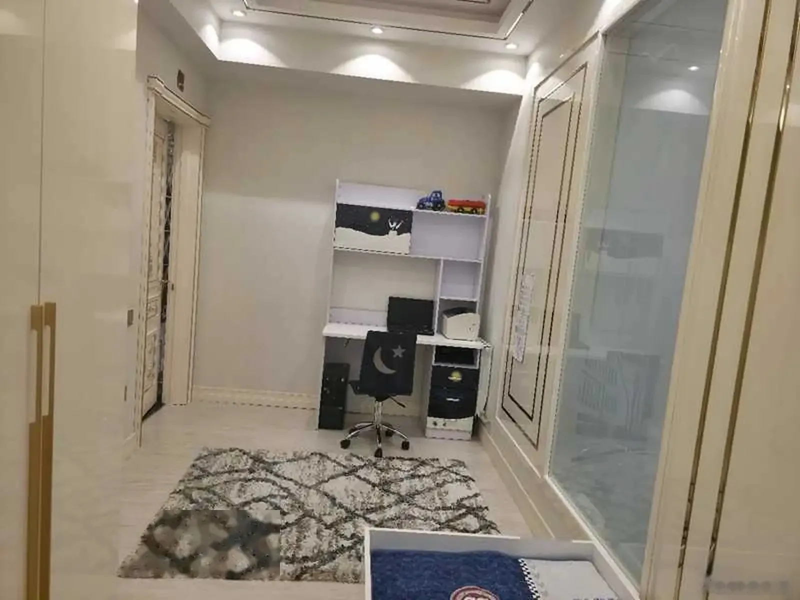 4-комн. квартира, 10 этаж, 150м², пеши Парламент